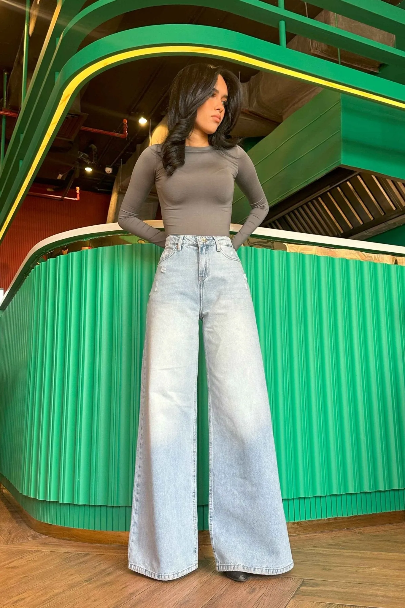 Extreme Wide Leg - Light Vintage Blue Jeans.