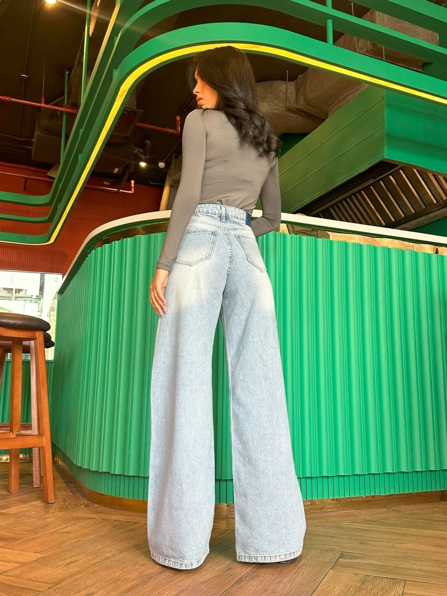 Extreme Wide Leg - Light Vintage Blue Jeans.