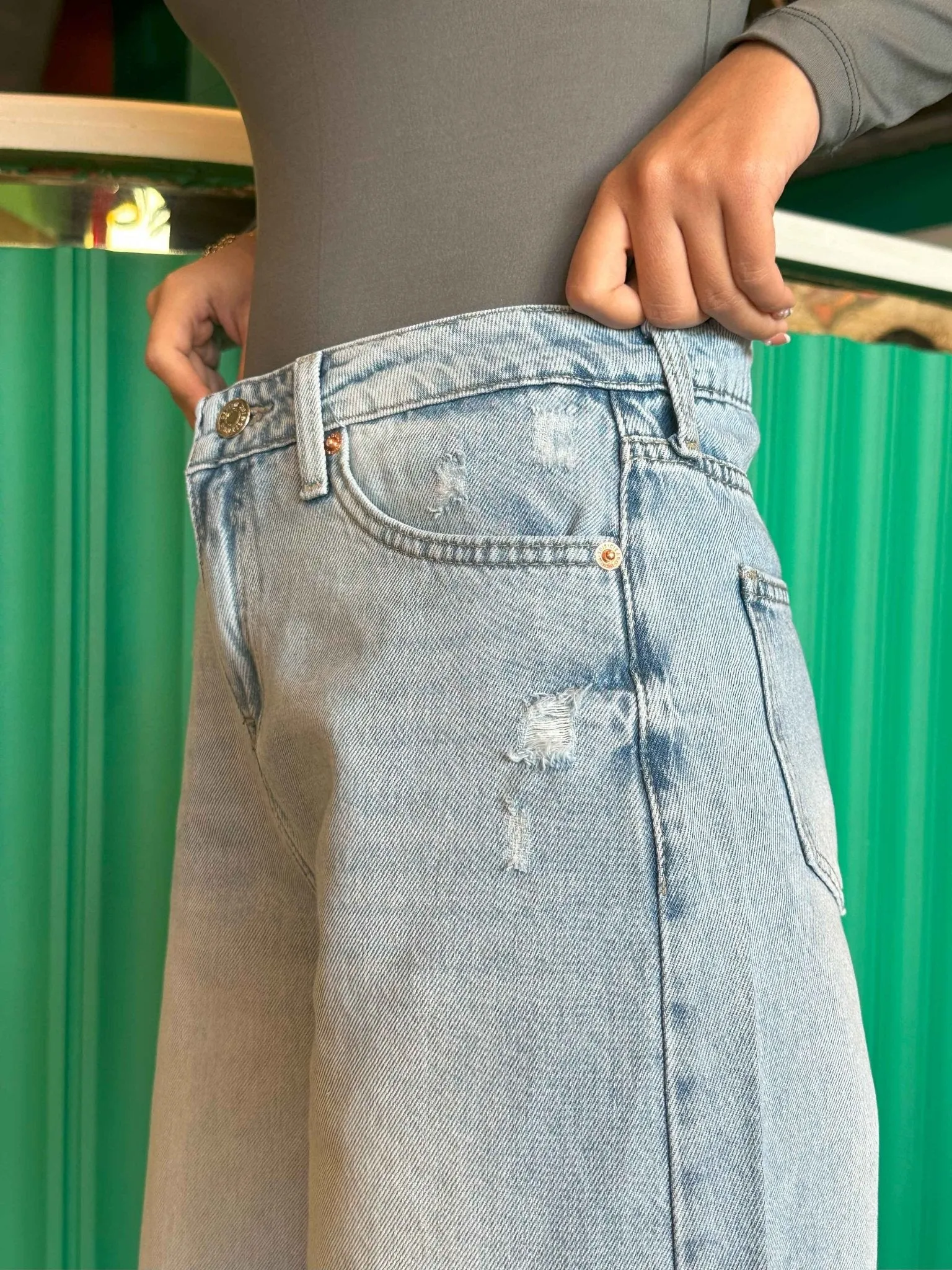 Extreme Wide Leg - Light Vintage Blue Jeans.