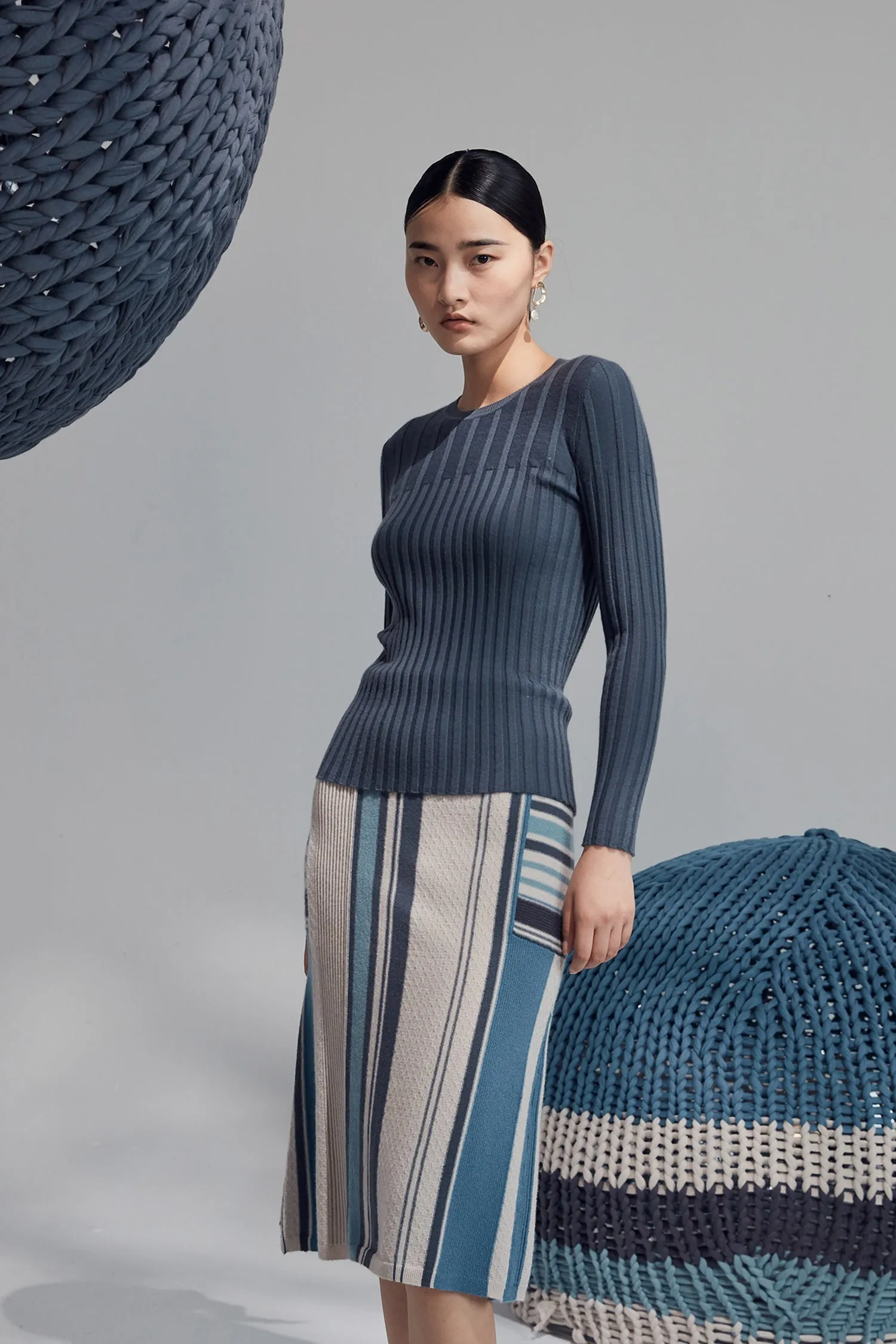 Slim-fitting 100% cashmere jumper