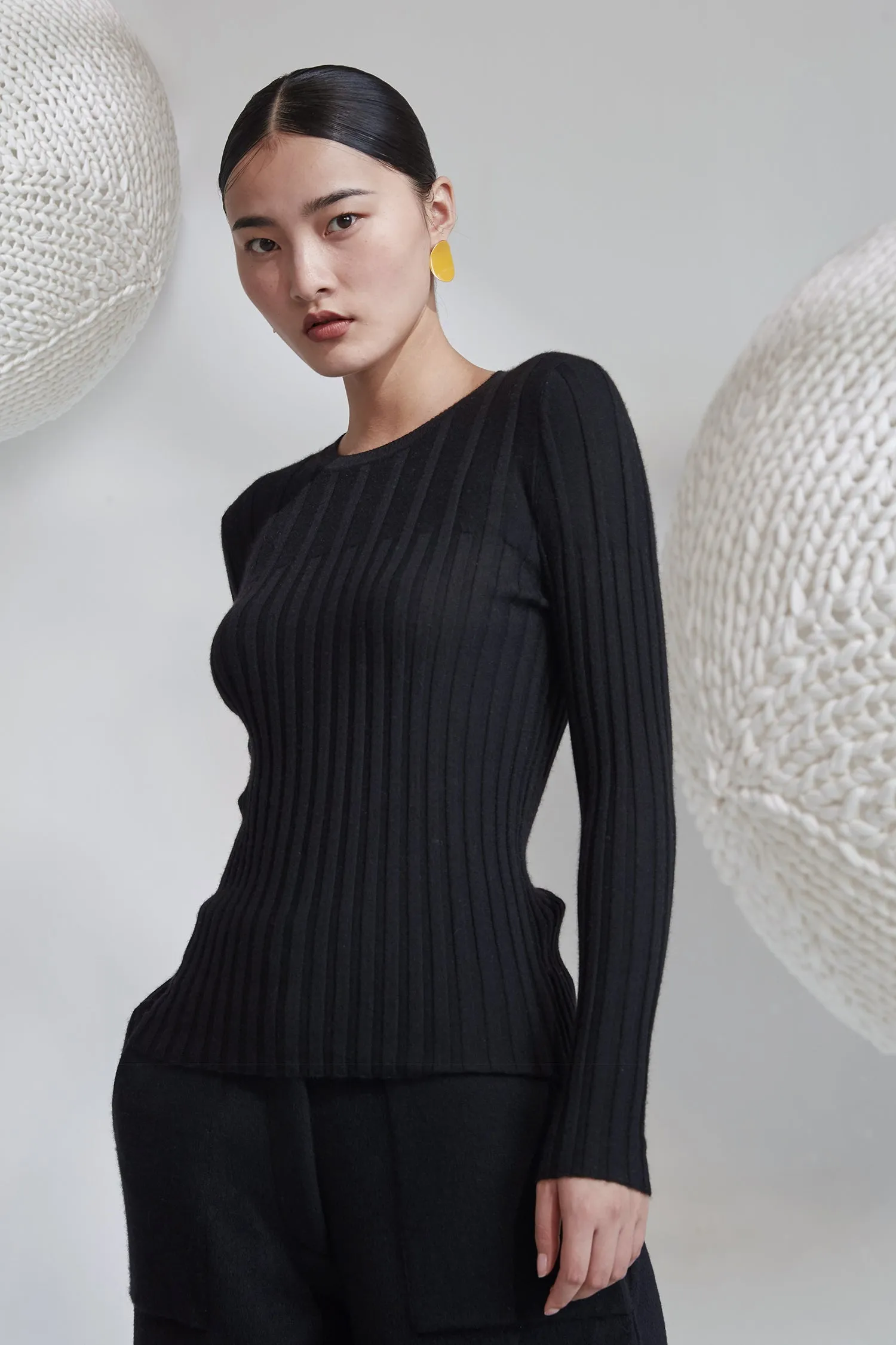 Slim-fitting 100% cashmere jumper