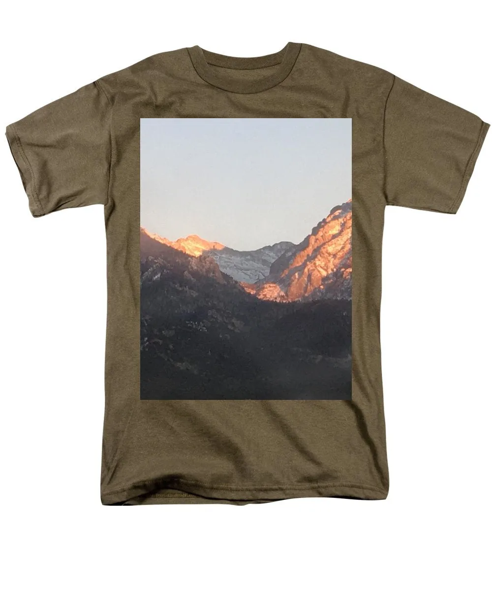 Winter Magic Hour Crestone - Men's T-Shirt  (Regular Fit)